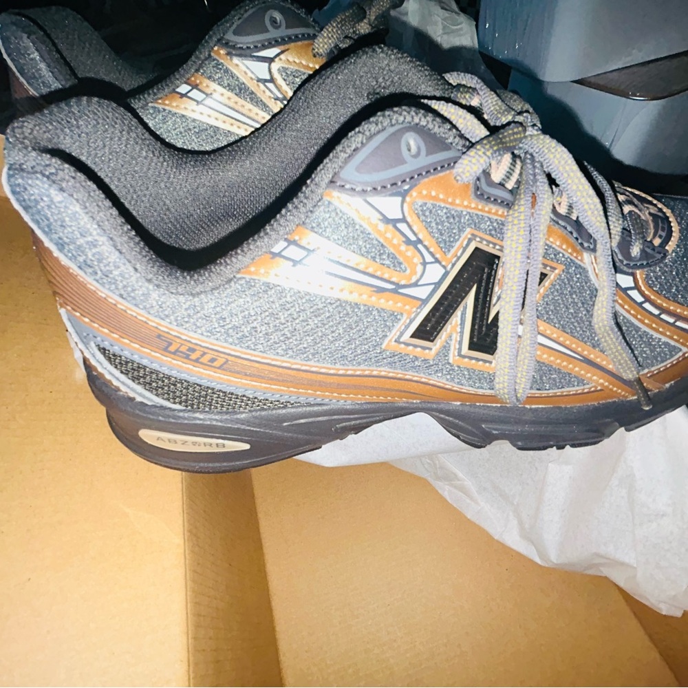 Brand New / New Balance 740v2 lifestyle sneaker in the Black/Gold Metallic